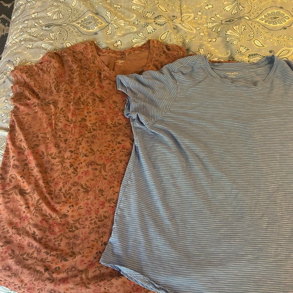 Tee shirt bundle both 3x blue with blue stripes and pink with floral pattern